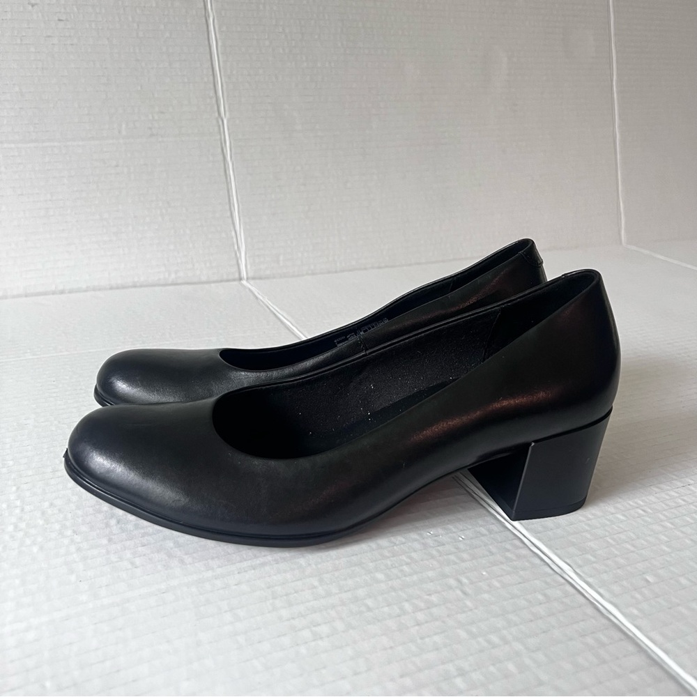 Ecco Black Leather Block Heel Pumps